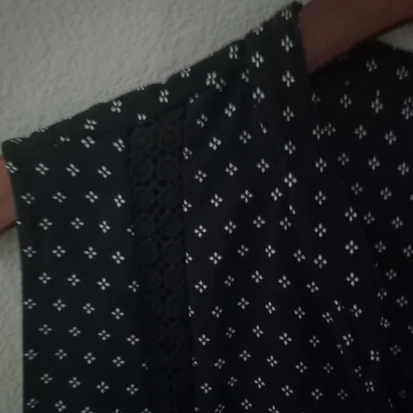 Torrid 2X V-Neck Crocheted Trim Sleeveless Tunic Top Plus - Picture 12 of 15